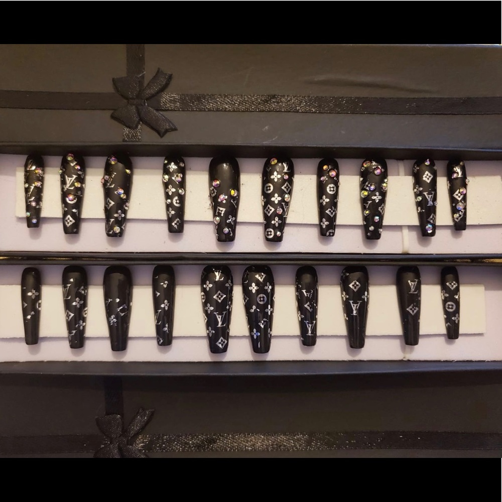 Designer press ons with or without crystals ✨ - Picture 4 of 7